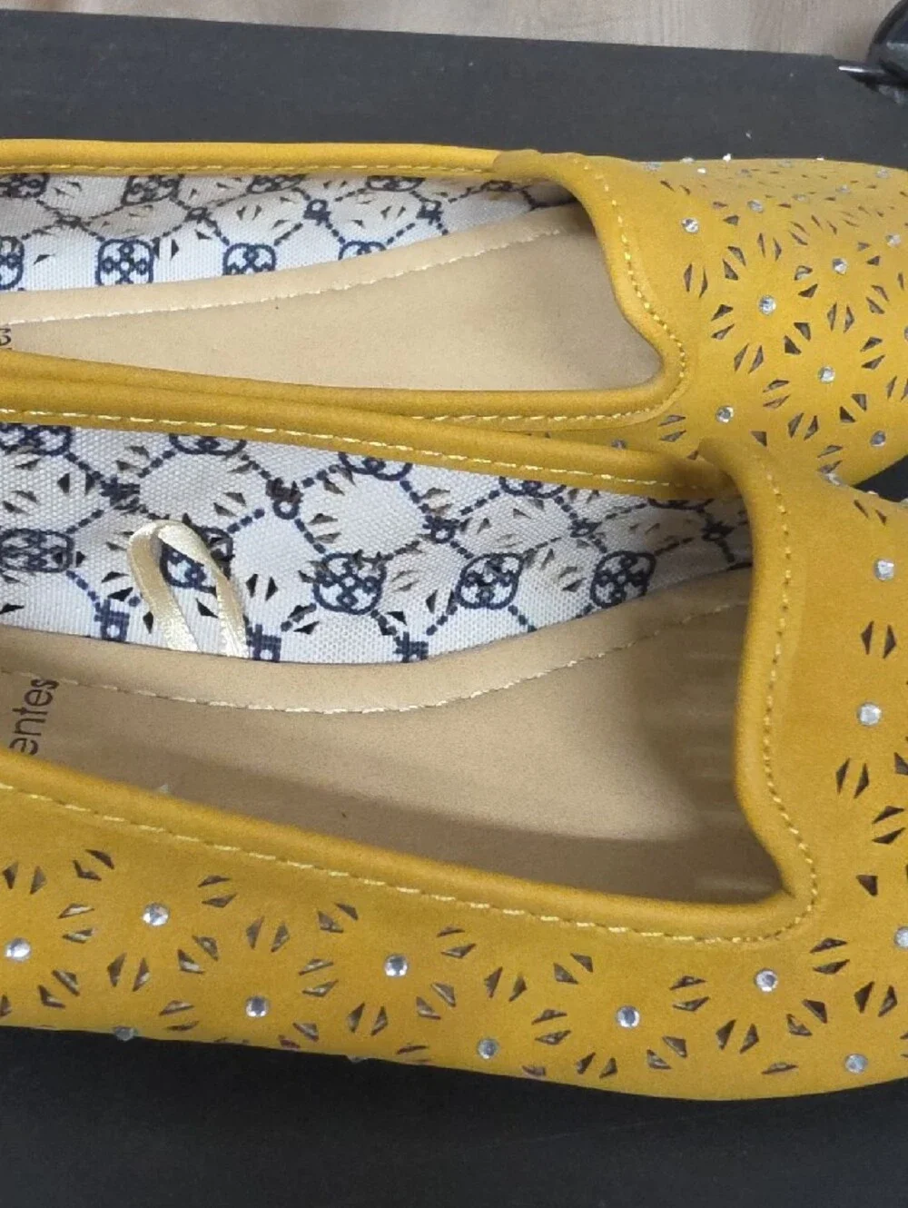 Brand New, Daisy Fuentes Girls Size 1 Mustard Yellow Ballet Flats W/Diamond Gems